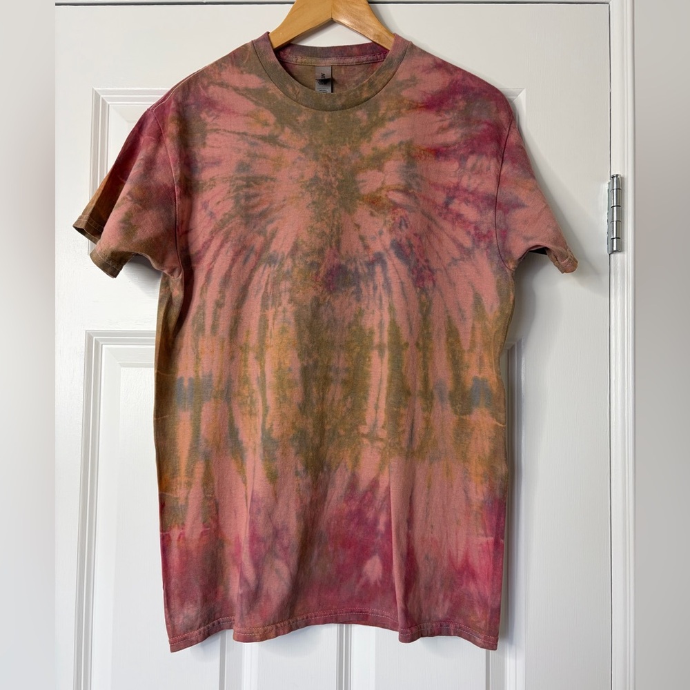 Gildan Tie-Dye Short Sleeve Tee 100% Cotton Pink Green and Brown Size M
